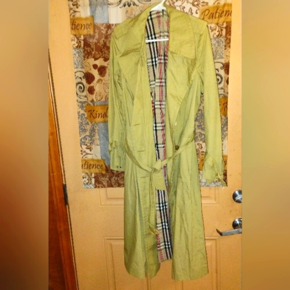 Green Trench Coat with Plaid Lining Diolen Lope In Great Shape